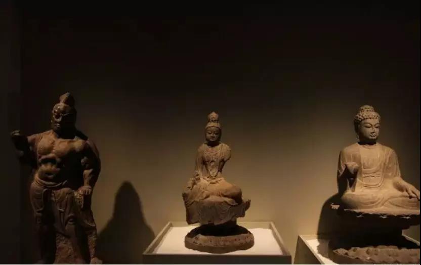 凯发k8一触即发作·撰未来 | 揭秘《梵天东土·并蒂莲花》中印雕塑艺术展!