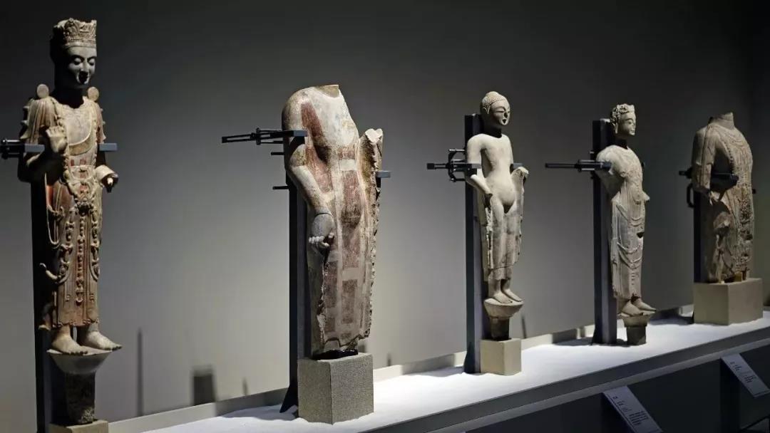 凯发k8一触即发作·撰未来 | 揭秘《梵天东土·并蒂莲花》中印雕塑艺术展!