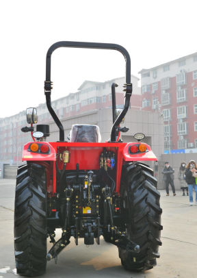 高性能的LTB1204拖拉机有效提升收益，奏响高昂的耕种进行曲！